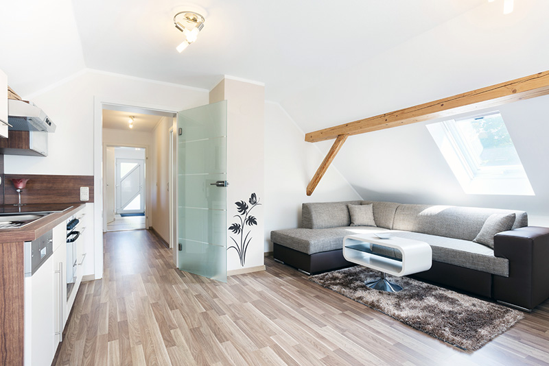 Familie Braun vor dem Ferienhaus Steinlohe